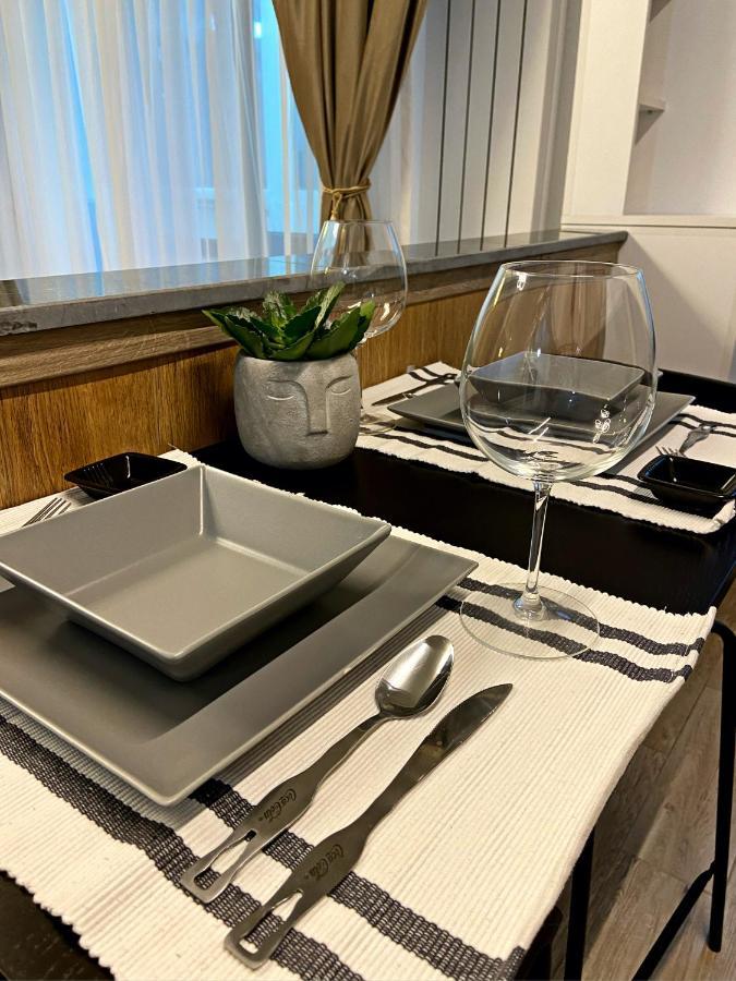 Lovely Studio In The City Center Of Букурещ Екстериор снимка