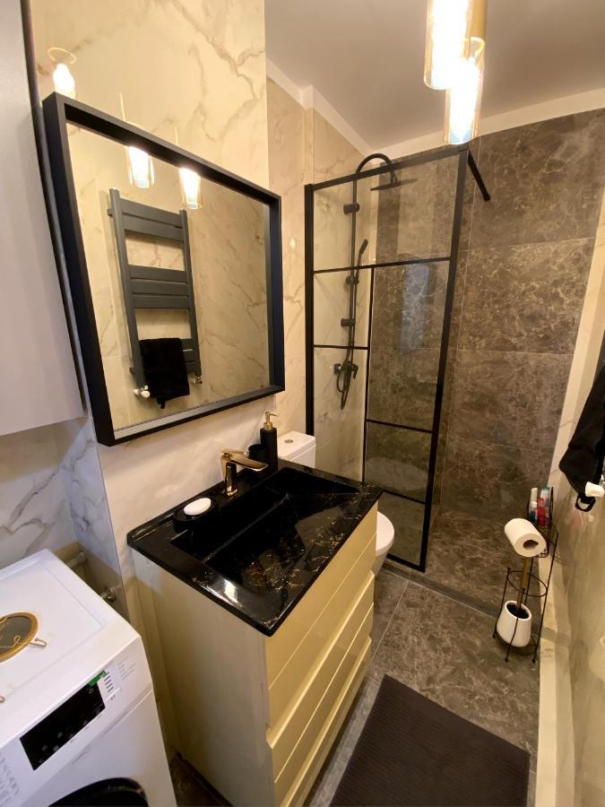 Lovely Studio In The City Center Of Букурещ Екстериор снимка